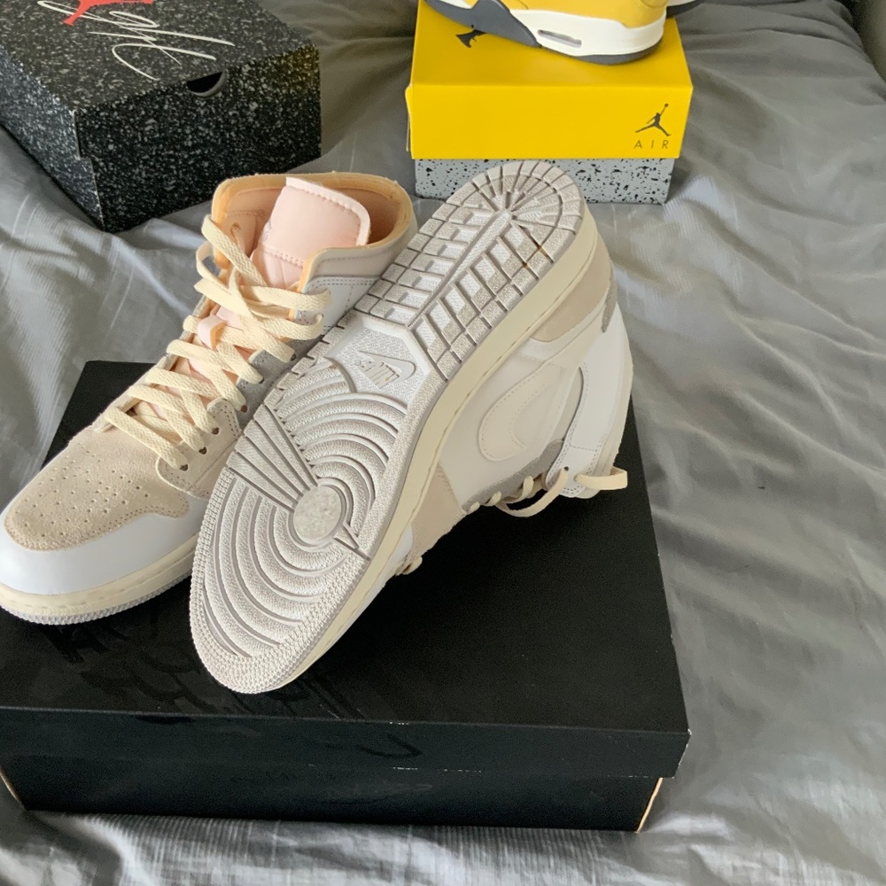 Jordan 1 mid craft